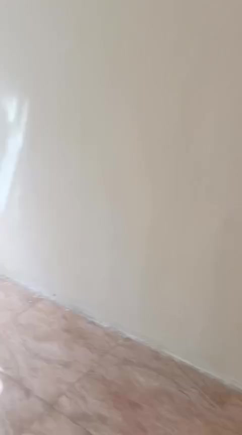 بعد الصلاة على رسول الله دار سكن مساحة ١٢٥ متر للبيع التحرير الارهاب الدار طابقين ييحتوي على كراج سيارة واستقبال وخمس غرف نوم موقعه مميز وكما مبين في الفيديو والسعر مناسب الاتصاال على ***********
