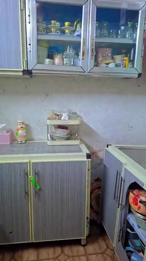 السلام عليكم كاونتر جديد ماصارله سنه من فصناه كله الامنيوم الثكيل بس عوزه بيبان ثنين يتبدلن شارع فلسطين
