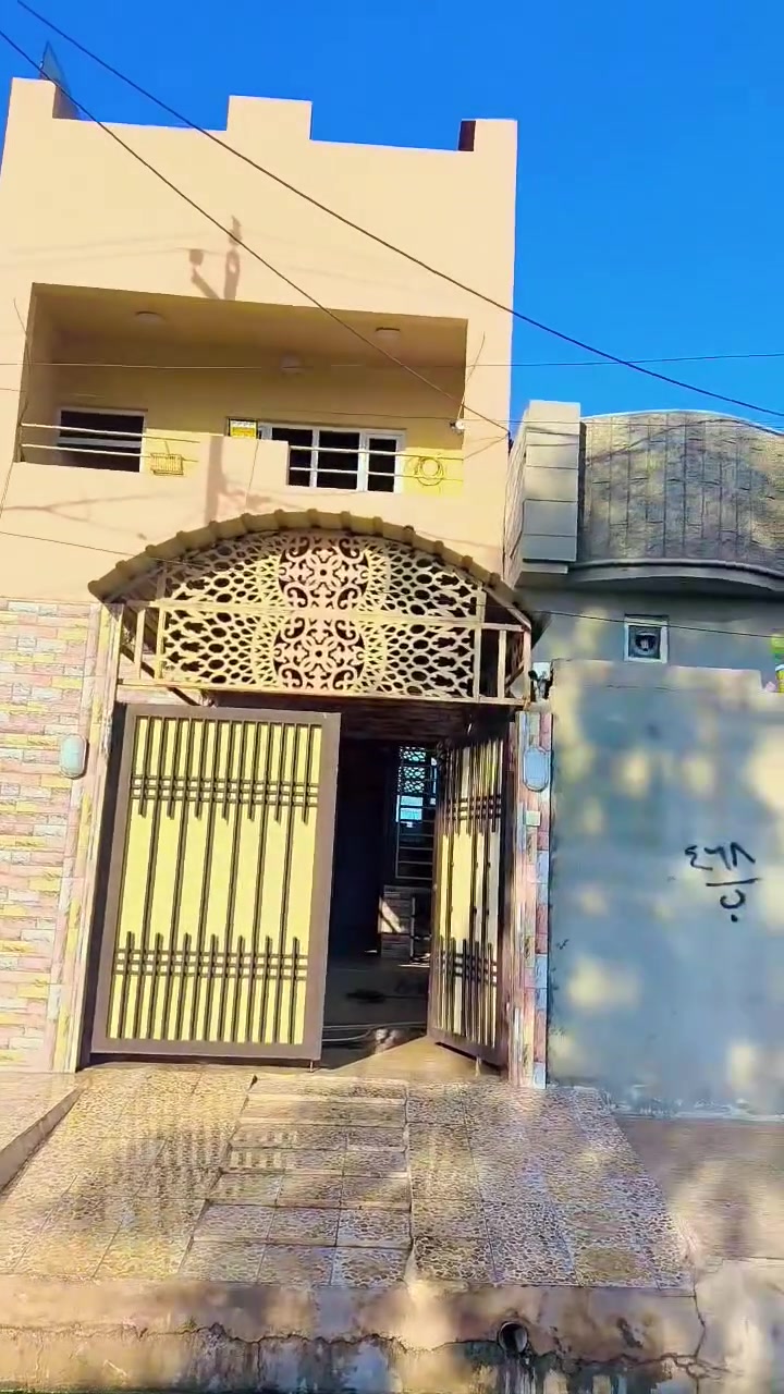 دار للبيع المساحه 100 متر الواجهه 5/ والعمق /20 /موقع مميز جدا حي السماح التسعين قريب على حي الزهراء 
طابقين /ط 1 كامل / ط 2  مثل ماموضح بالفيديو 
الاتصال على الرقم ***********
