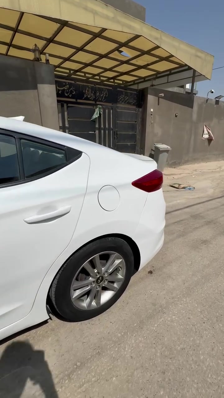 يالله
النترا موديل 2017 امريكي
مكينه 2000 دوش 
بيه بنيد جاملغ بدون دواخل 
وبيه تكشير بالقماره ورشيت على كده 
كير مكينه تبريد حداديه جديده 
مكانه بابل 
***********
