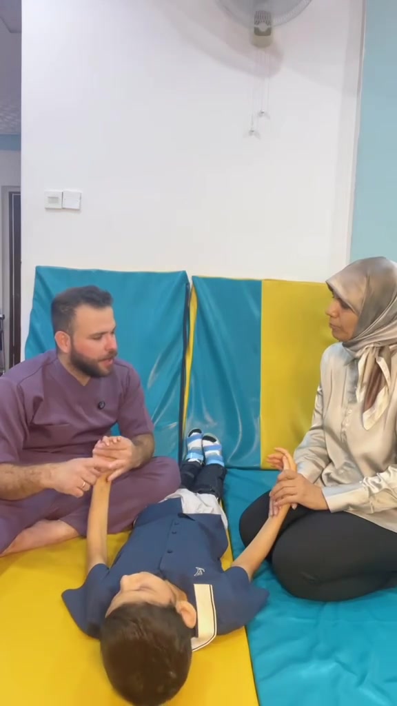 👶🏻 هل الكماط ممكن يفيد الطفل المصاب بالضمور الدماغي؟

كثير من الأهالي يسألون: هل الكماط مجرد لف للطفل، لو ممكن تكون إله فوائد بالحركة والوضعية؟

بالفيديو أشرح فوائد الكماط للطفل المصاب بالضمور الدماغي، وشلون ممكن نستخدمه بطريقة صحيحة حسب حالة الطفل. 🌷

شوفوا الفيديو للنهاية، ويمكن معلومة بسيطة تساعدكم في رحلة تأهيل طفلکم ❤️

📍 مركز خطوة أمل للعلاج الطبيعي المكثف للأطفال والكبار
بغداد – نفق الشرطة – حي حطين – عمارة الرازي
📞 للاستفسار والحجز: ***********

🔹 جلسات علاج طبيعي وتأهيل مكثف
🔹 استقبال مختلف حالات الأطفال والكبار
🔹 تتوفر أيضًا جلسات منزلية

#الضمور_الدماغي #الشلل_الدماغي #العلاج_الطبيعي #تأهيل_الأطفال #الأطفال_ذوي_الاحتياجات_الخاصة #كماط #العلاج_الطبيعي_للأطفال #بغداد #مركز_خطوة_أمل
