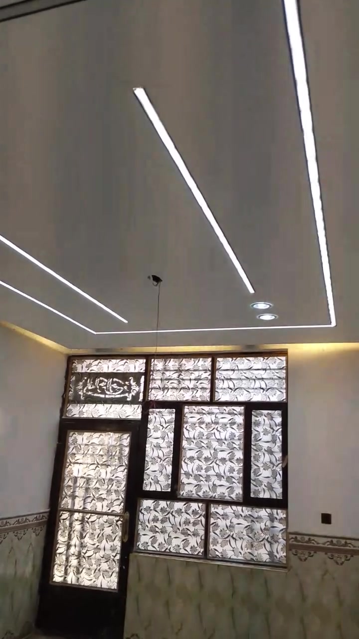 بيت للبيع عنوانه بين شارع أبو طالب وشارع الشبانات قرب صيدليه جبل الصبر البيت مدخلين واجها 8متر البيت مساحه الارض 60متر شارع 10متر خدمات فول يحتوي على ستقبال مطبخ 2غرف صاله صحيات 3 بناء طابوق درجه اولى طابقين سند 25قرا محكمه الاستفسار اتصل ***********  /***********
