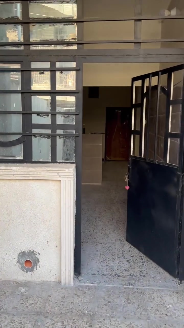 دار للبيع ١٥٠ م واجه ٧.٥ طابق واحد سند ٢٥ حق التصرف مملوك  العنوان كميره قرب جامع ابو الزهراء شارع دكتور عباس للاستفسار الاتصال ع الرقم *********** بي واتساب او مراسله الصفحه السعر ١٢٥
