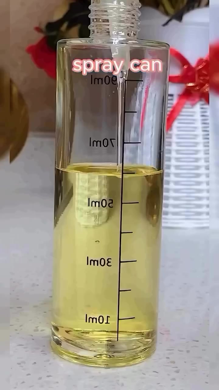 

نص مكتوب في الصور:
- spray can