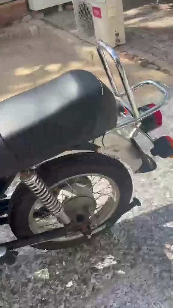 السلام عليكم
للبيع Mz81 كصه 150 ع فتح  محرك ناعم دراجه حيل حلوه حرباياتهه كلهه شغاله بدون 
السعر مليون 200 الف 
***********
