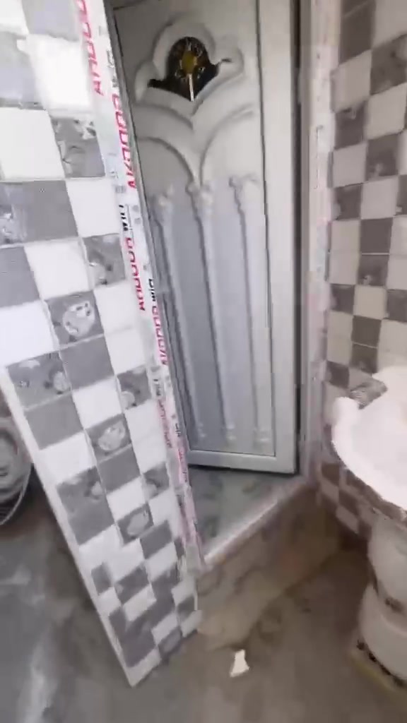 للإيجار • ١٠٠م • الضباط الثانيه