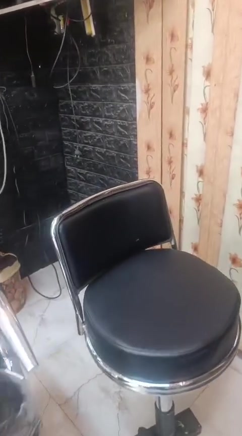 كرسي • للبيع