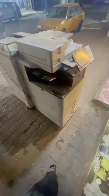 سلام عليكم
طابعات كتب وهويات.. العدد2.. بهن عطل خفيف اثنينهن
نضيفات بس جانن متروكات 
اتصال عله الرقم.. ***********

