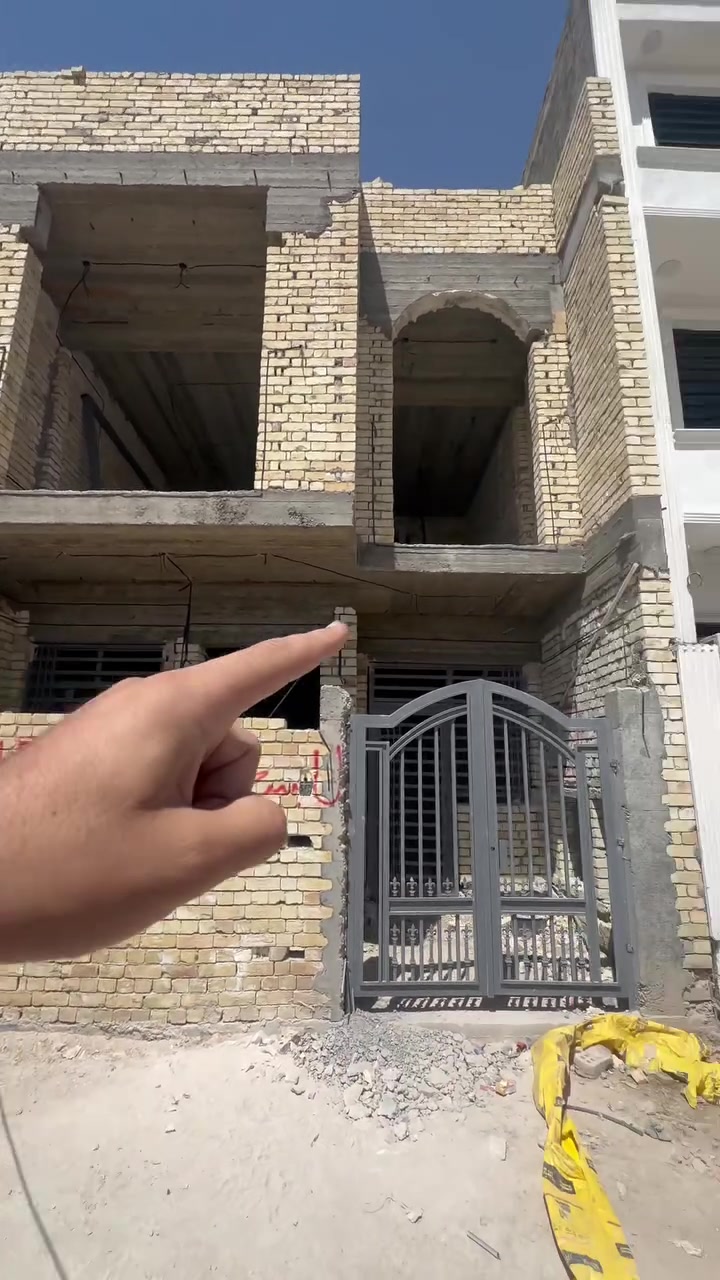 للبيع
100 متر 
***********
