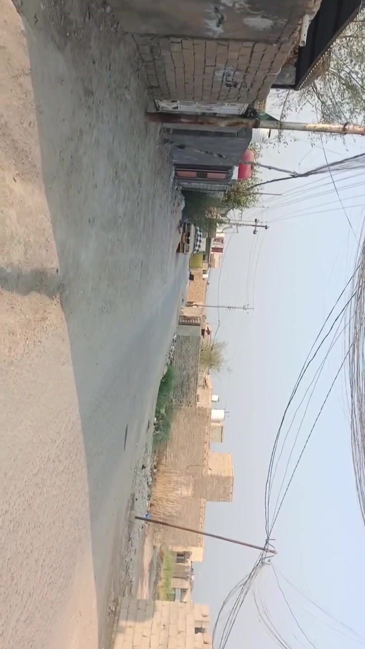قطعة ارض مساحه 200متر امامه شارع ما كامل واكو شارع فرعي عليه بقرية ال محينه ***********
