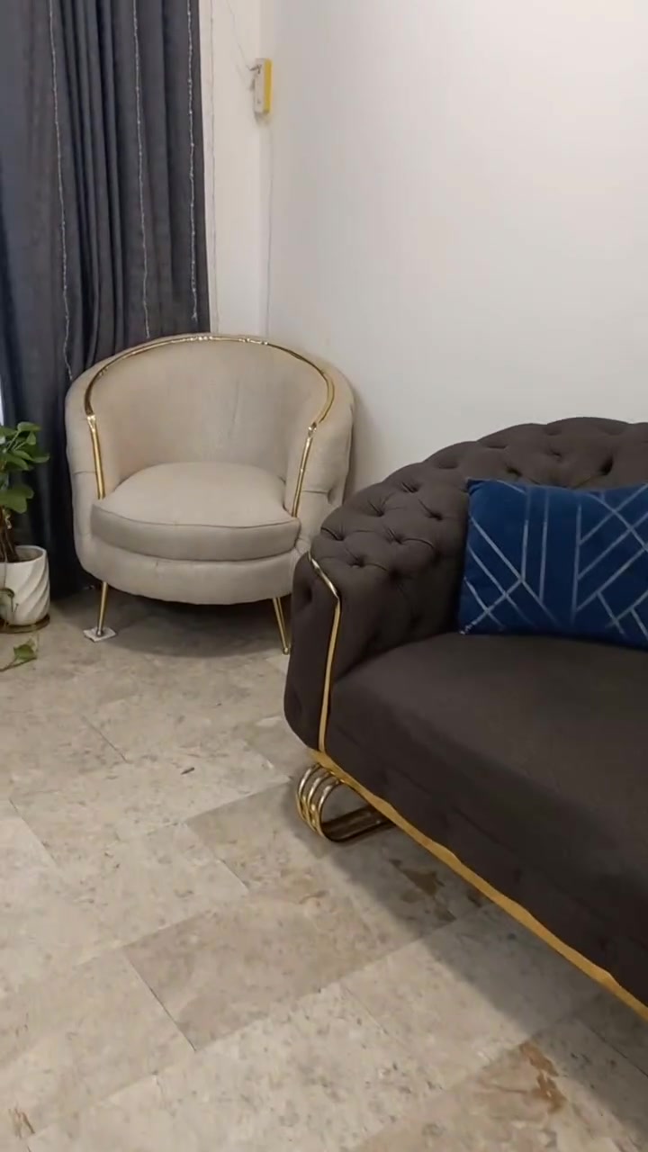 تخم نظيف اخو الجديد للبيع مكاني العامريه  للتواصل ***********
