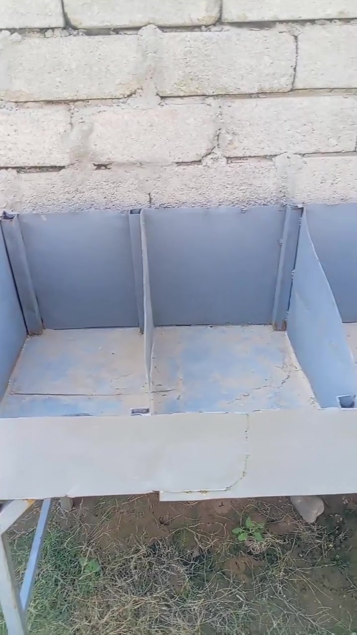 سلام عليكم لبيع ميز مخضر طول ٣ ونص ارتفاع متر 1 بي 7 خانات سعر ٨٠ وبي مجال. مكان   بيجي حي العصري رقم الهاتف ***********
