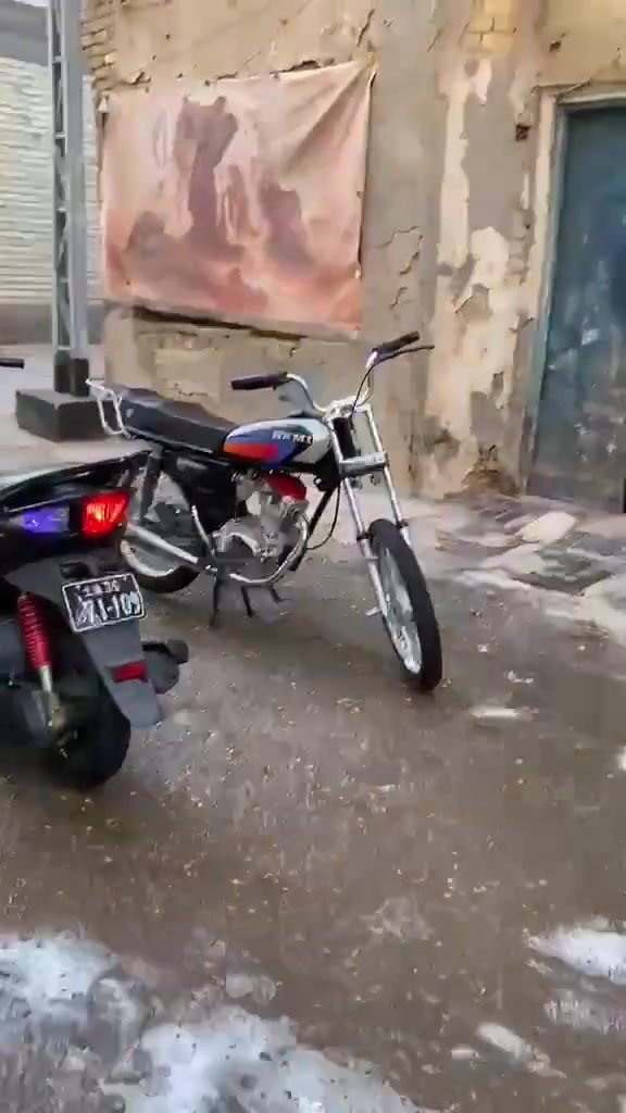 لسلام عليكم شباب ماكس لبيع الدراجه مفتوحه فقط الدراجه أوراق نضيفه ما صاره اهوي من طلعت من الوكيل السعر 450 وبيه مجال وهاذه راقمي ***********
