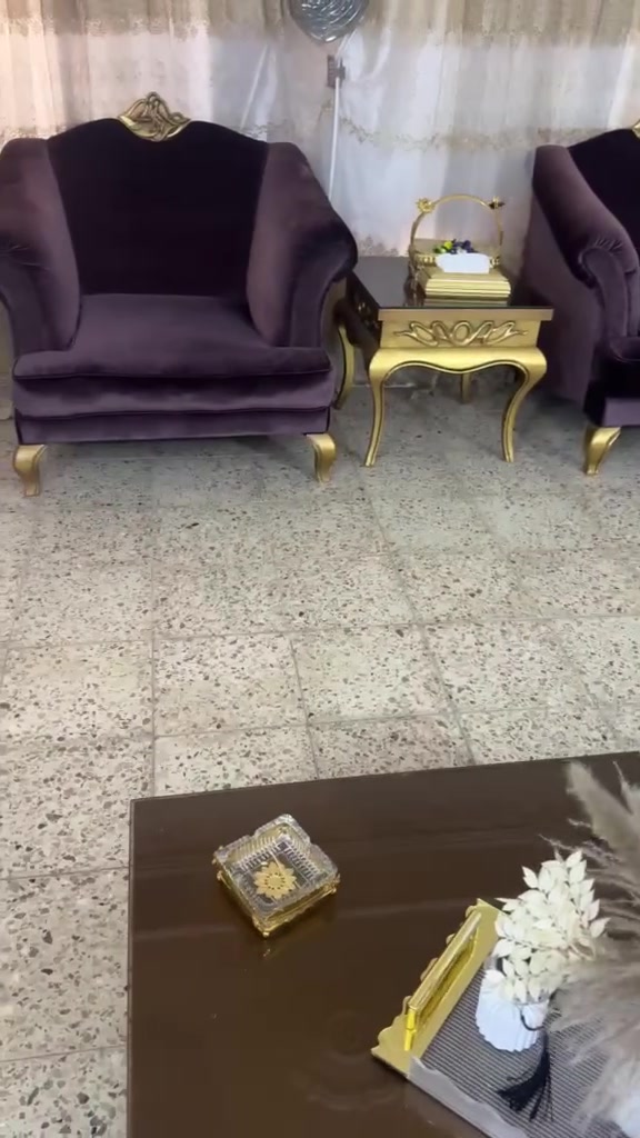 تخم للبيع نظيف جدا الخشب زان مصري مكان الاعلام السعر مليون و١٠٠ للاستفسار الاتصال ***********
