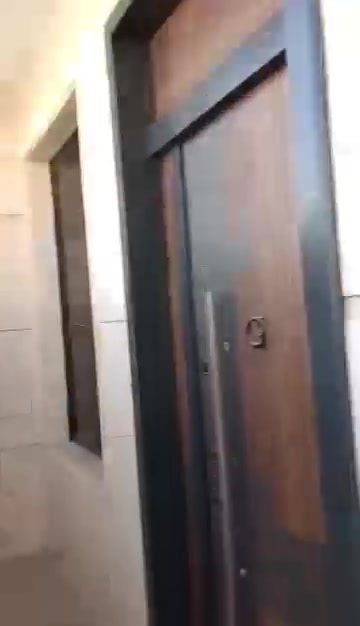 السلام عليكم  عرض مناسب جدا 
بيت زيرو  مساحه 100متر في الدوره حي دجله النسيم الذهبي موقع مميز واجهه 6.25 ونزال 16 يحتوي على ثلاث غرف نوم واجهه مرمر بناء درجه اولى بالكامل سقوف ديكورات . والسعر جدا مناسب
للاستفسار ***********
