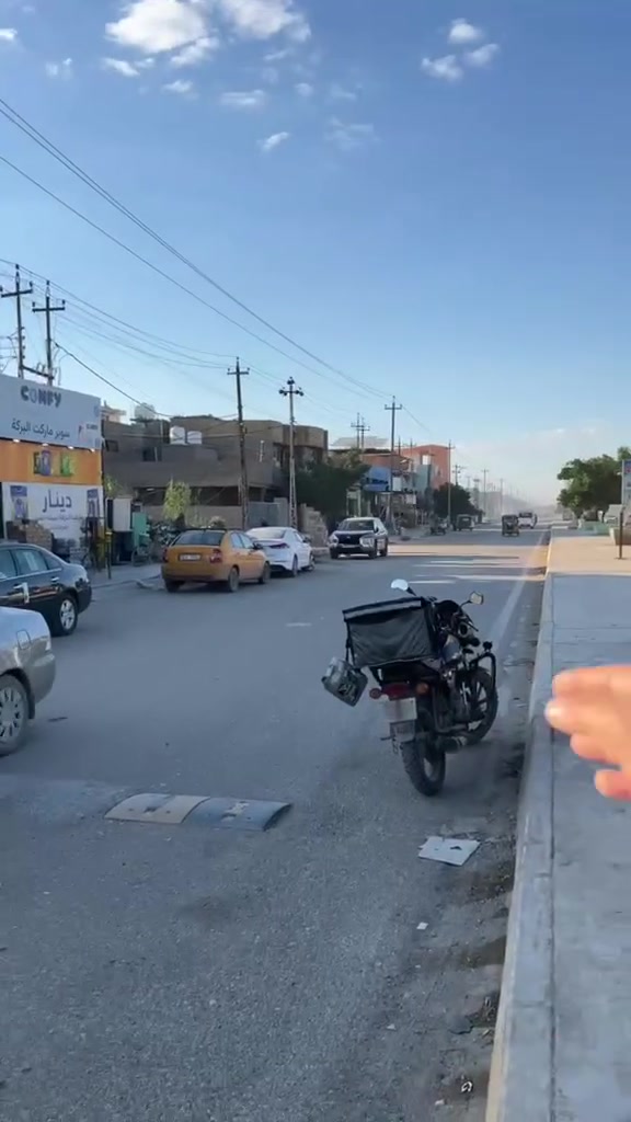 بيت  للبيع – بيت مرتب وجاهز للسكن
📍 الموقع: (حي الجناين السايدين قرب جامع مالك ابن انس يرهم بيع او مراوس )

🔹 المساحة: 120 متر
🔹 الواجهة: 6 متر
🔹 النزال: 20 متر
🔹 البناء: سنة 2012 – بناء بلوك 

💠 تفاصيل البيت:

🔸 الطابق الأرضي:
 • استقبال
 • صالة
 • مطبخ
 • غرفة نوم مطلة على المنور
 • حمام
 • نهاية البيت متروك 1 متر للتهوية

🔸 الطابق الثاني:
 • غرفتين نوم
 • صالة
 • حمام

🔹 الأرضيات: سيراميك
🔹 البيت نظيف ومرتب  الاستفسار أكثر ***********
