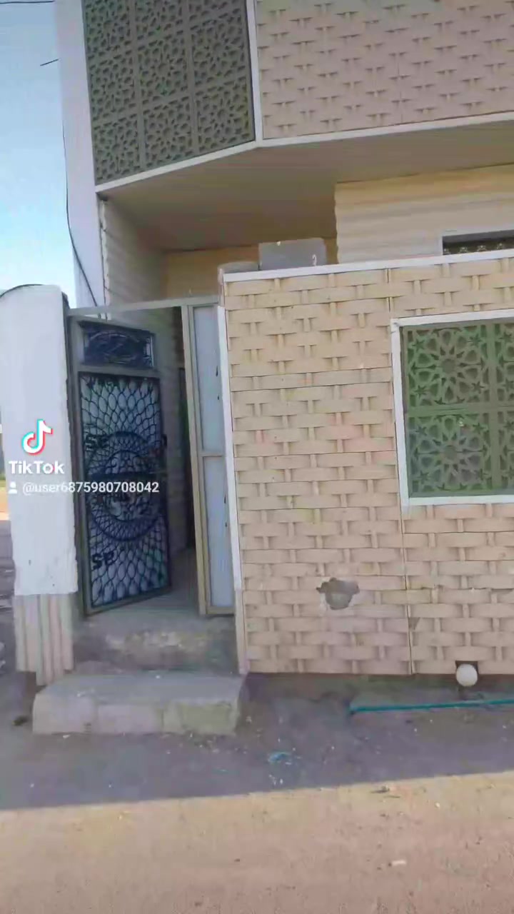 بيت للايجار مساحه 100 متر***********
