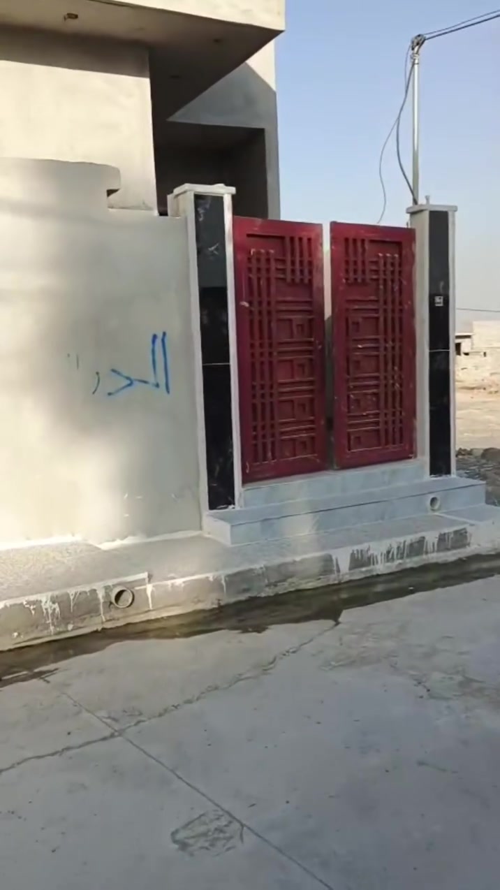 سلام عليكم لدينا دار للبيع المساحه 100 متر واجها 5نزال 20 يتكون من غرفه وصاليه ستقبال ومطبخ وحوش ومشتملات موقع حي الملايين الثانيه تقطيع السايق قرب جامع نجلة قاسم الصباغ علا وضيعتو الدار السعر 46وبي مجال بصيط التواصل ‏‪***********‬‏ ***********
