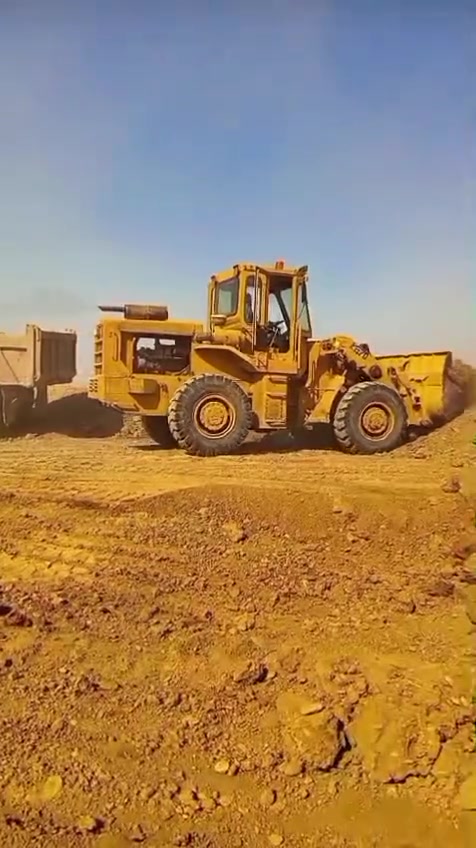 شفل للبيع 70 موديل79 مكفول تخم تاير هندي بريك اربع وياله دفع رفع درجه اولى يستلم كاز رقم دولي  بسمي كيله نضيفه باتريات جديده جاهز عل شغل كير محرك تركم ..كركوك الحويجه باقي التفاصيل***********
