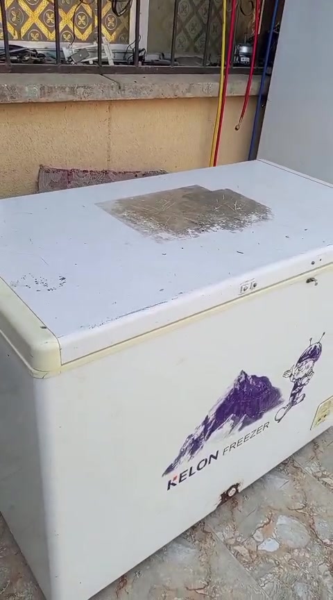سلام عليكم توجد مجمده  للبيع نظيفه تحتاج فقط ماطور تواصل هذا الرقم ابو محمد ***********

