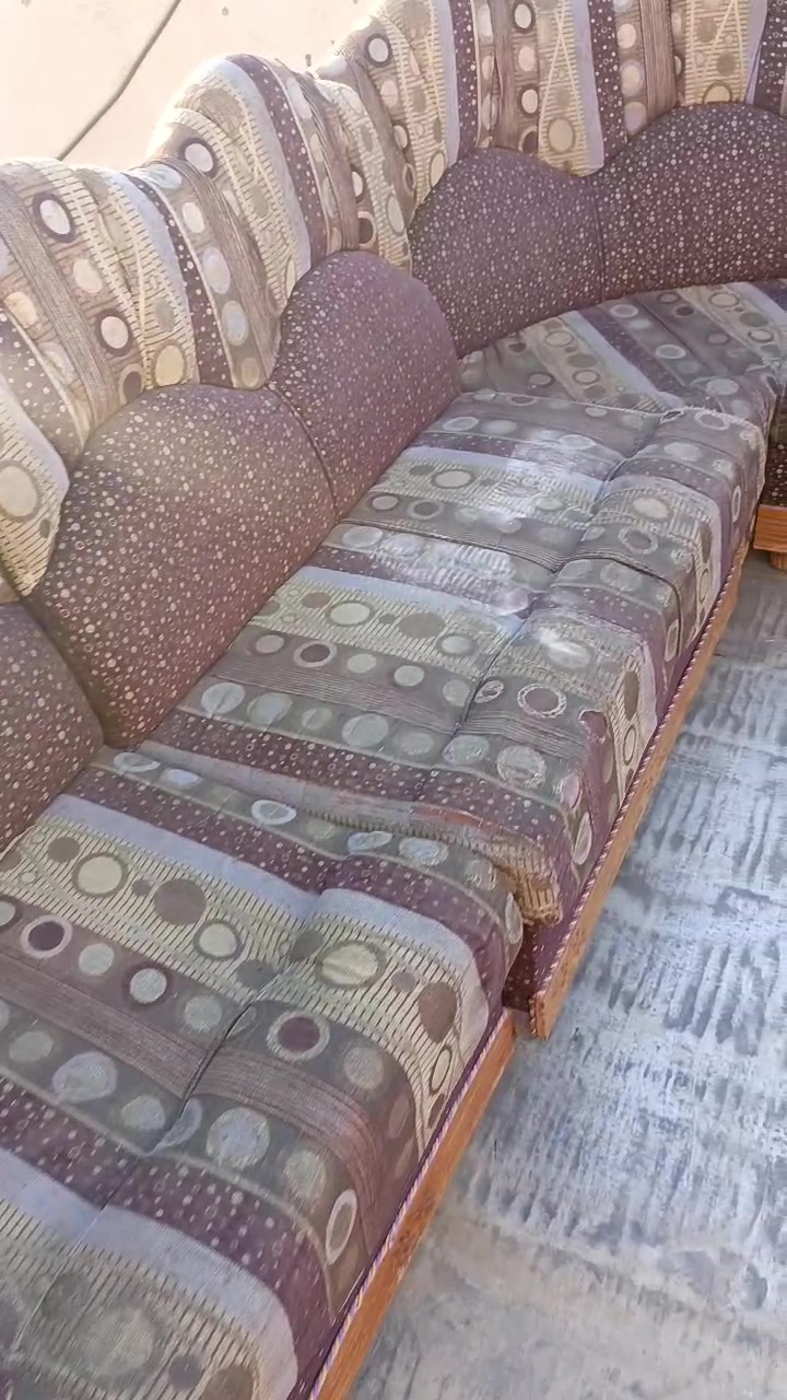 ديوان • مستعمل • خشب ثقيل
