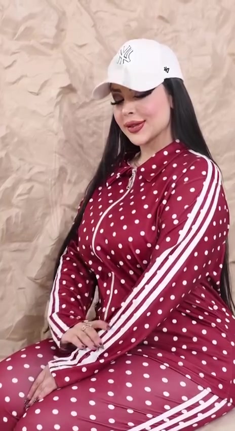 جمله https://t.me/kansnloooo

نص مكتوب في الصور:
- Eiline Homewear CODE 00141 2XL 3XL 4XL 5XL Made in Türkiye
- تفصيل الياقة تفصيل الكم تفاصيل القماش من الخلف