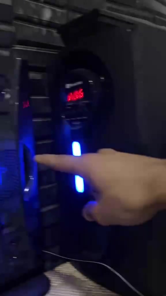 مسجل DJ • قابل ل٦ سماعات • مضخم ٥ وضعيات