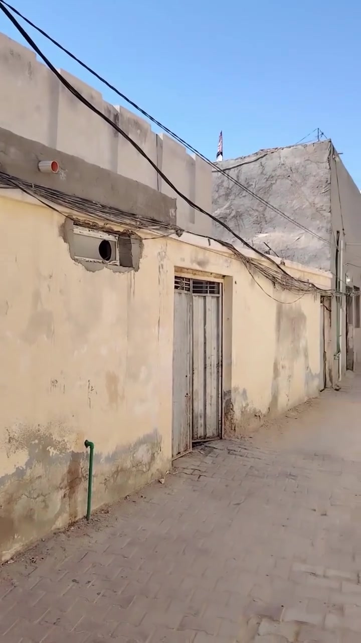 #مكلف بالنشر 
السلام عليكم 
بيت البيع طابو صرف مساحه ٢٣٤ متر وياه مشتمل 

📍موقع البيت المناذرة بشارع مرقد محمد بن حنفيه و قرب مركز شرطه
التفاصيل اكثر اتصل ‏‪***********‬‏
او مراسله
