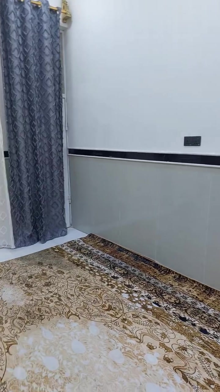 توكلنا على الله بيت البيع رقم معامله واصله التقيم مساحه 120 ركن على شارع 20  حي الغدير الثانيه قرب المدارس الصينيه البيت جديد الاستفسار الاتصال على الارقام ***********__ ***********
