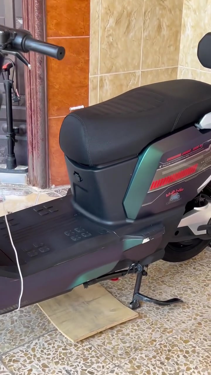 دراجة للبيع نوع الملكة شركة ABK  
بطاريات كرافين عدد 6 36 أمبير   
الملف 2000 واط حقيقي نحاس الملف العريض
تمشي مسافة 60-70 كيلو 
وسرعة 60-75 حقيقية 
و3 سرع  وبيها PوR 
دراجة رزنه وقويه وبيها شلعه وتفريغ مالها 2kw 
بس بيها شخوط بسيط على طرف 
و لايت عالي و ناصي ودبل إشاره و اضاءه نهاريه و يا الشاحنه 
و السعر (مليون وميةوخمسين الف  )وبيها مجال قليل مكاني كركوك وهذا رقمي (***********)
