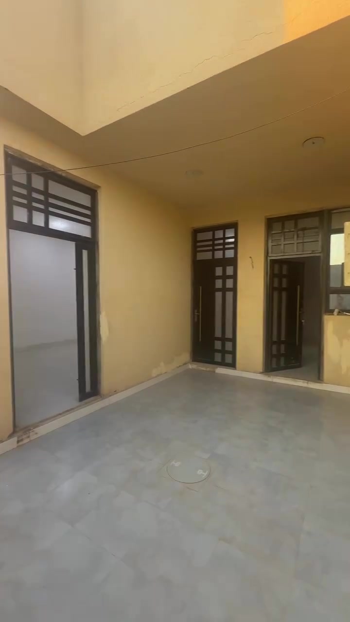 بيت مساحته 200 متر  طابق واحد
طابو زراعي بأسم عراقي
العنوان التنومه /حي الامير علي /قرب سنتر الياقوت
سنه البناء 2023_2024
يتكون من :
كراج وصحيات خارجيه
استقبال
صاله
مطبخ بارد
مطبخ حار
غرفتين منام
صحيات داخليه
السعر 145 مليون وقابل للتفاوض
للاستفسار ***********
