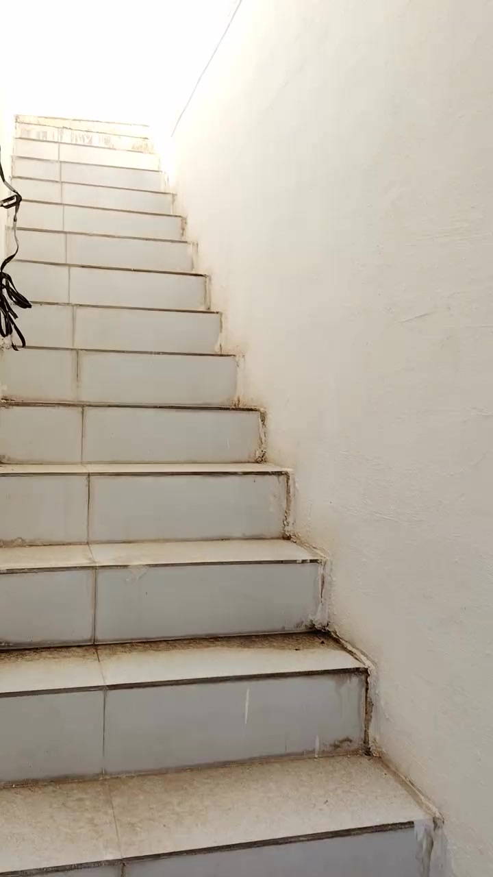 مشتمل • ١٠٠متر • قرب ماركت المحمدي