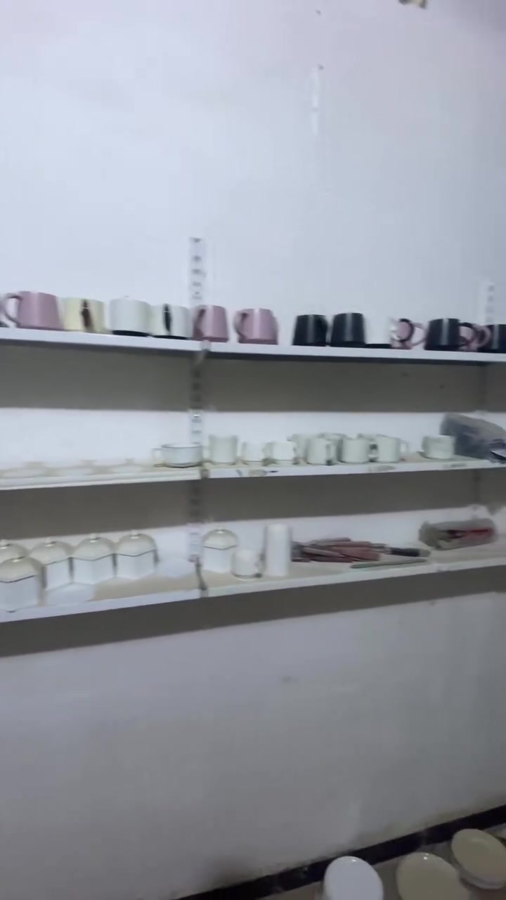 رفوف للبيع نضاف بس بيهن تراب العدد 24 رف سعر الرف الواحد كامل ب 6 رقمي ***********
