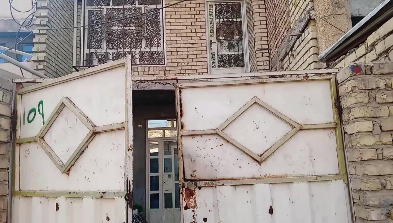 السلام عليكم 
⚠️يعلن مكتب عراق السلام للعقار 
      عن توفر 
🏠 منزل للبيع مساحه 100م
       طابق ونصف الحسينيه
        منطقة ال 23 مدخلين 
       كراج +  استقبال +حولي
     +صحيات + ترك +غرفة نوم
الطابق الثاني حولي +غرفة نوم  
للاستفسار الاتصال على الارقام :
لؤي التميمي 
***********
قصي التميمي 
***********
أو زورنا في مكتبنا مكتب (عراق السلام) 
اهلا وسهلا بيكم
