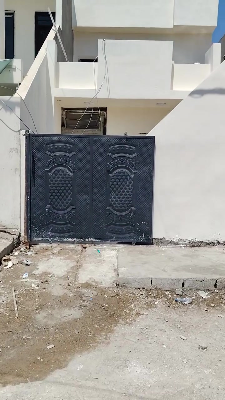 غرب جسر ليلان • دار • ١٠٠م