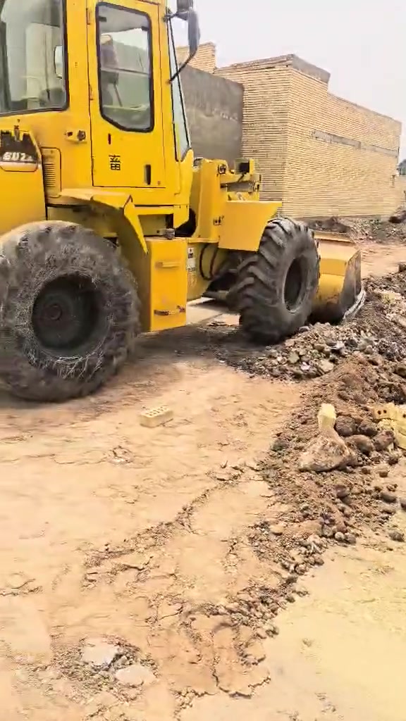 السلام عليكم قطعه ارض للبيع بيت بنيه فرع 41 عليسره قبل حايط
مي مجاري وسبيس بيه 
مساحه 100متر نزال20واجه 5 
للاستفسار 
***********
***********
