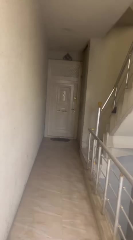 شقه طابق ثاني بجرداغ بفرع سيكا ابو الشربت مصعد شغال 24ساعه تحتوي على غرفتين وصاله وخدمات للتواصل على الرقم ***********
