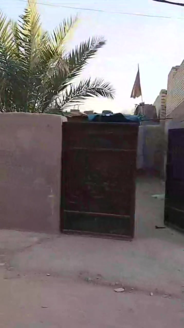 سلام عليكم يوجد لدينا بيت لليجار يحتوي على مرافق + حمام  + استغبال + غرفة واحد + مطبخ + ترك + حديقة وطرما واسعا الفيديو للتوضيح المساحة 150 السعر اليجار 200 او بي مجال  العنوان المعوقين قرب صيدلية عطر الرند للستفسار ***********
