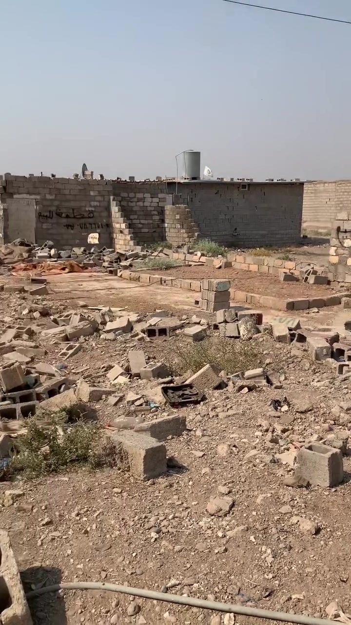 سلام عليكم قطعه تجاوز للبيع مكان كركوك حي العسكري شوكت طارق مساحه اكثر من 300متر لاستفسار ***********
