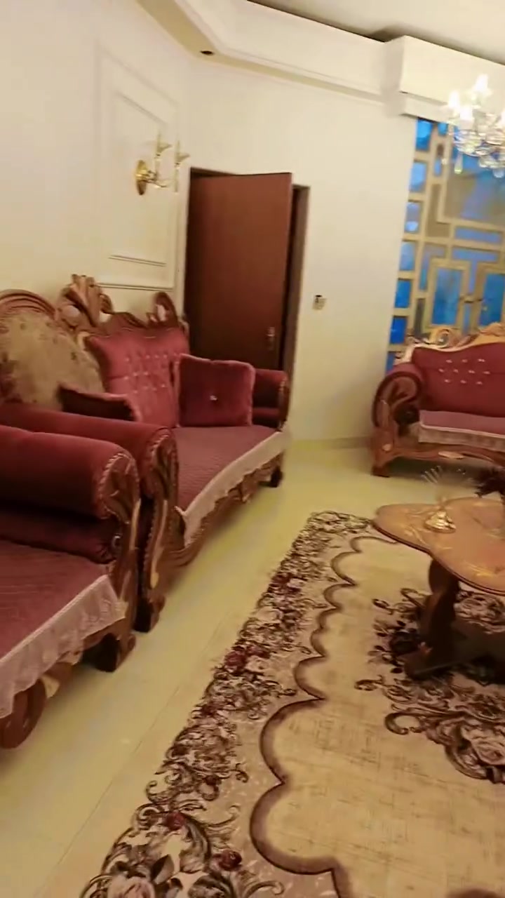 سلام عليكم 
عندي هذا تخم ١١ مقعد تكمه ب٣٠٠ وبي مجال

‏‪***********‬‏
