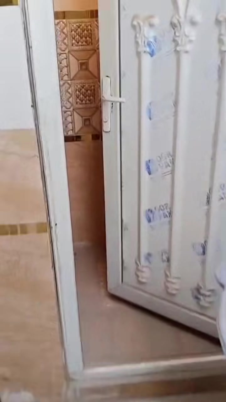 سلام عليكم دار للبيع
المساحه 100متر  طابقين 

طابق لاول استقبال وغرفه نوم

  وباقي الخدمات

الطابق الثاني غرفتين نوم وخدمات 

موقع ضياء الحلفي 

للاستفسار الاتصال

***********
