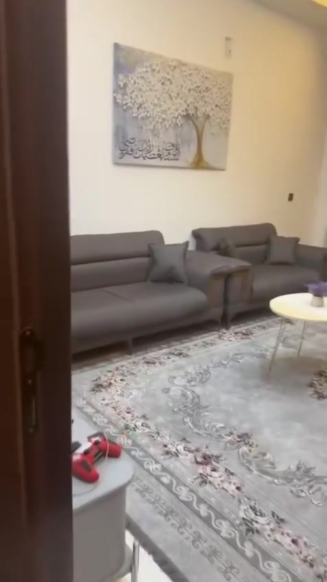 بيت للبيع في الدوره البعيثه مجمع العدل الاول اول فرع مساحة ١٢٠ متر مربع يحتوي الطابق الارضي على غرفه نوم واستقبال وصاله ومطبخ وحمام وكراج الطابق الثاني ٣ غرف نوم وحمام للغرفتين وحمام داخل الغرفه الثالثه مع دريسنك روم والطابق الثالث غرفه نوم وحمام كبير وسطح السعر ١٩٠ وبي مجال بناء درجة اولى ويحتوي على دكتات دخل البناء لكل الغرف والمطبخ للاستفسار الاتصال ع الرقم ***********
