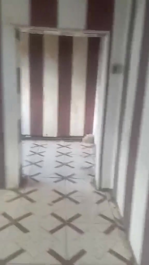 بيت الايجار 250متر غرفتين وصاله وصحيات وستقبال قريب على المحطه مال اضواء بابل بشارع 80مال كربلاء275قفل ***********
