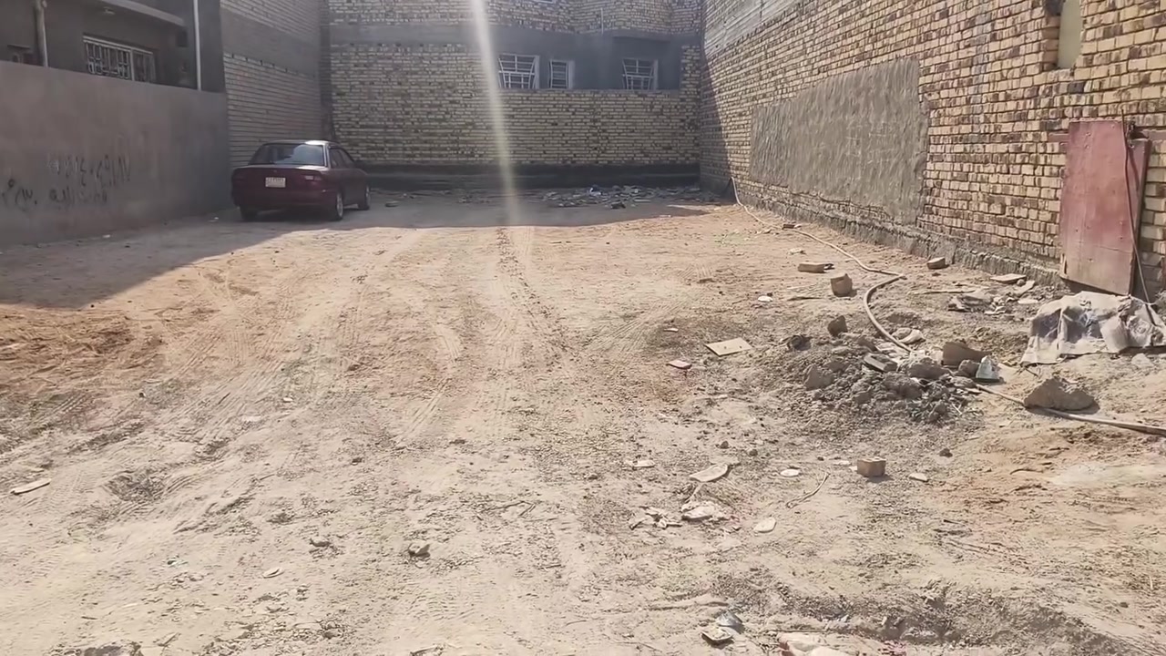 *📍 قطعة أرض للبيع - الحلة*
مساحة ٢٣٠ متر

*الموقع المميز:*
الحلة - شارع 80 - حي القضاة
تبعد عن شارع 80 الرئيسي حوالي 200 متر فقط

*تفاصيل القطعة:*
- نوع الملك: طابو زراعي سند 25
- واجهة القطعة: 10 متر
- النزال: 23 متر
- ثاني قطعة عن الركن
- عرض الشارع: 12 متر

*الخدمات:*
منطقة مخدومة بالكامل (ماء - مجاري - تبليط - كهرباء - كافة الخدمات موجودة)

*السعر:* مناسب جداً

*للاستفسار: ************

