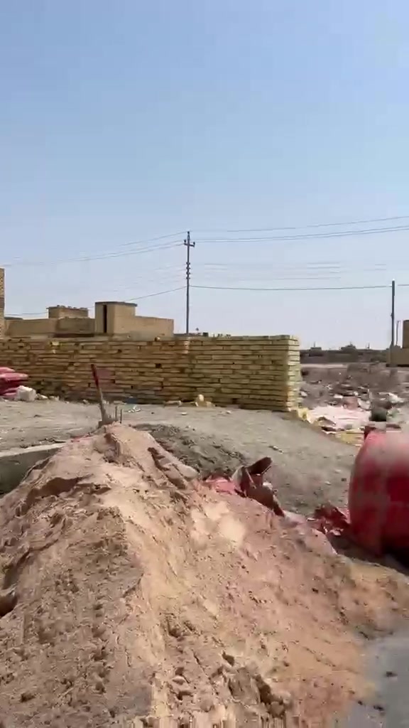 بيت خلفي طابقين   طابو صرف.  بناء 2026حديث صب كوكنريت. يحتوي ع غرفتين وصالتين ومطبخ وصحيات.  في حي الكرامه نهاية شارع العياده سعر 82مع الامجال.  استفسار اكثر اتصل***********
***********
