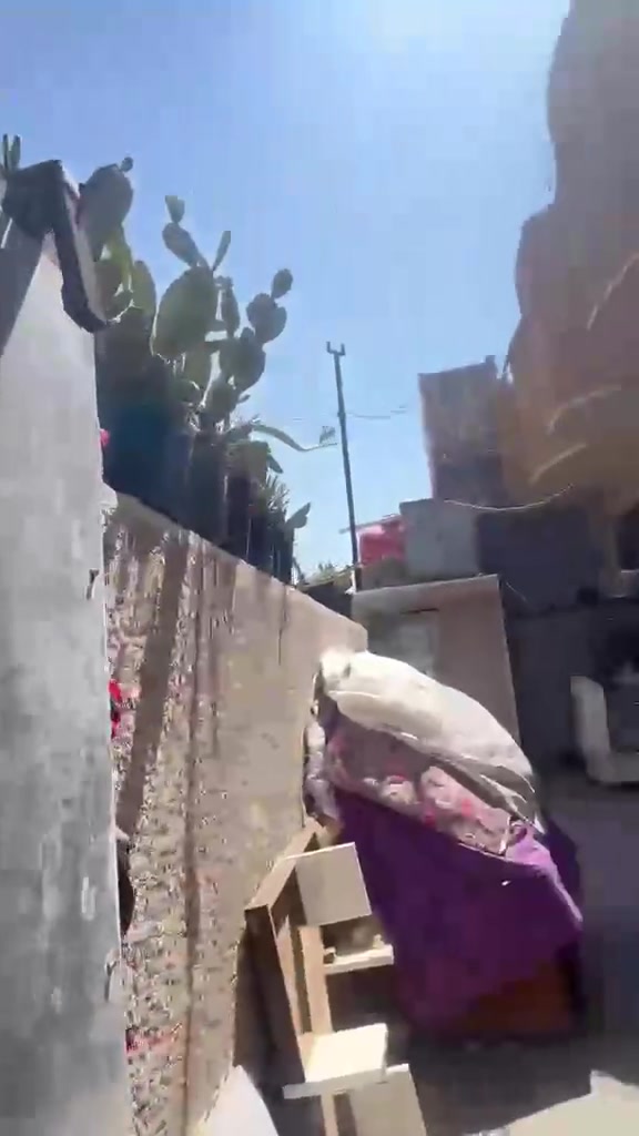 السلام عليكم بيت مساحه ١٨٠ متر سبع قصور قريه المسعودي فرع اسواق سلام البيت كامل مكمل يحتوي على ٢غرف نوم واستقبال ومطبخ وكلدور وحوشه جبير يشيل سيارتين سعره ٤٠وبي مجال للطيبين هاذه الرقم بي واتساب ***********

