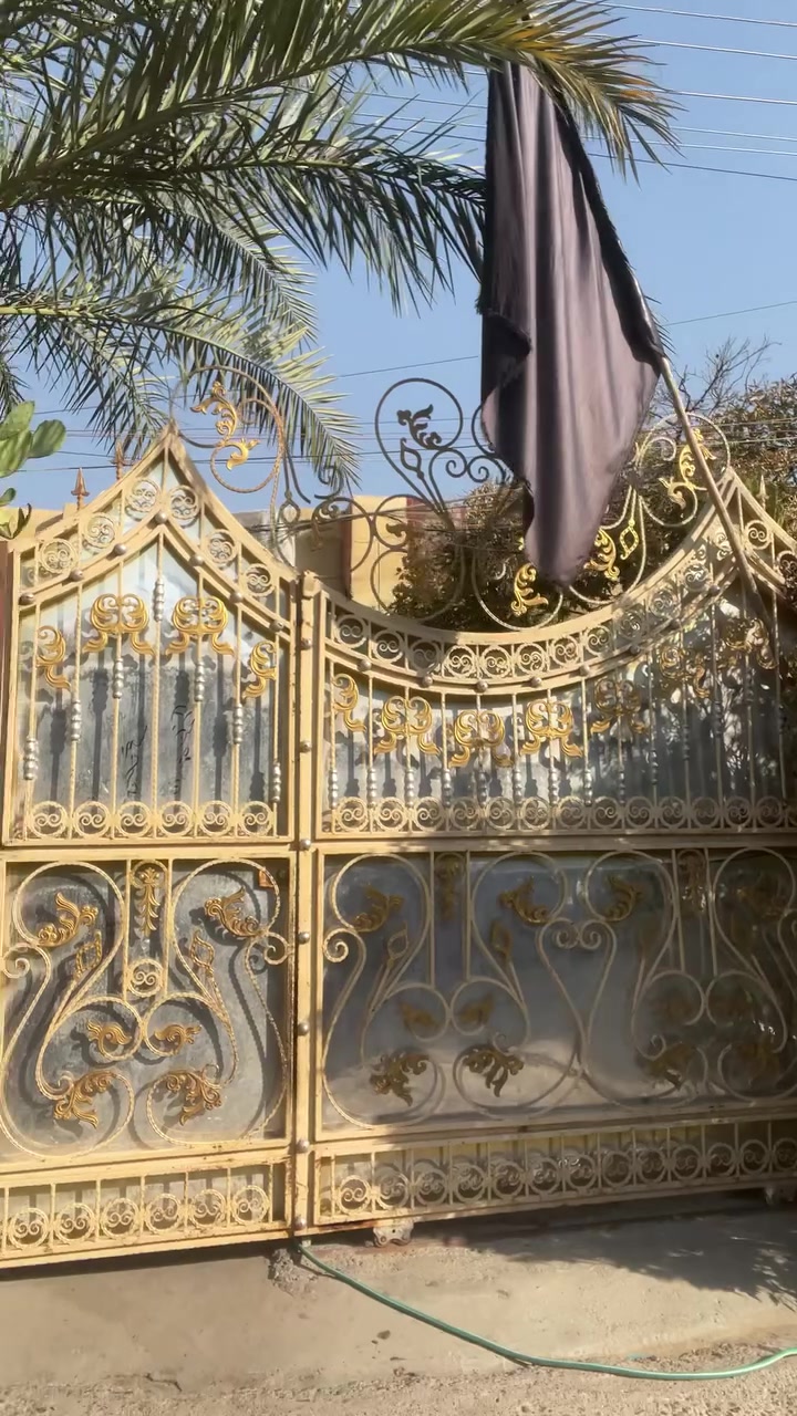 السلام عليكم
بيت للبيع أو مراوس 
مساحه 300 متر 
البيت ملك طابو صرف

البيت طابقين 
الطابق الأرضي 
كراج /حديقه / ستقبال / هول/ مطبخ / صاله/ غرف 2/
تواليت 2/ حمام 2

الطابق الثاني 
غرف 2 / صاله / حمام / سطح 

مكان التاجي الحماميات 
الاستفسار الاتصال ع رقم 
***********
