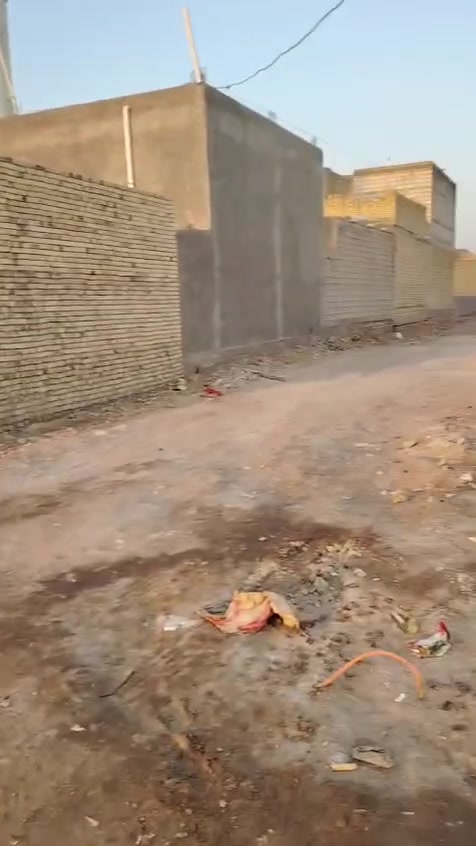 سلام عليكم   هيكل  البيع طابوك  بتلو كونكريت صب بيت 

مساحه 160متر  يحتوي على غرفتين اوصاله اومطبخ حمام 

داخلي صحيات خارجيه ستقبال طارمه جبيره  شارع 15متر 

يبعد عن تبليط 50متر كافت الخدمات بلباب ماي مجاري كهرباء 

سعر 55اوبي مجال  موقع حلو سديناويه قرب مدرسة صفي الدين 

رقم الهاتف لاستفسار       ***********
