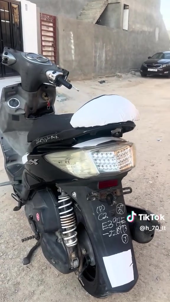 السلام عليكم دراجه سكنس فحل للبيع كابريته جاهزه من كلشي مكفولة كفاله عامه  بيه ويل رياضي وصدر رياضي متواجد عله الفيس فقط رقم ***********
