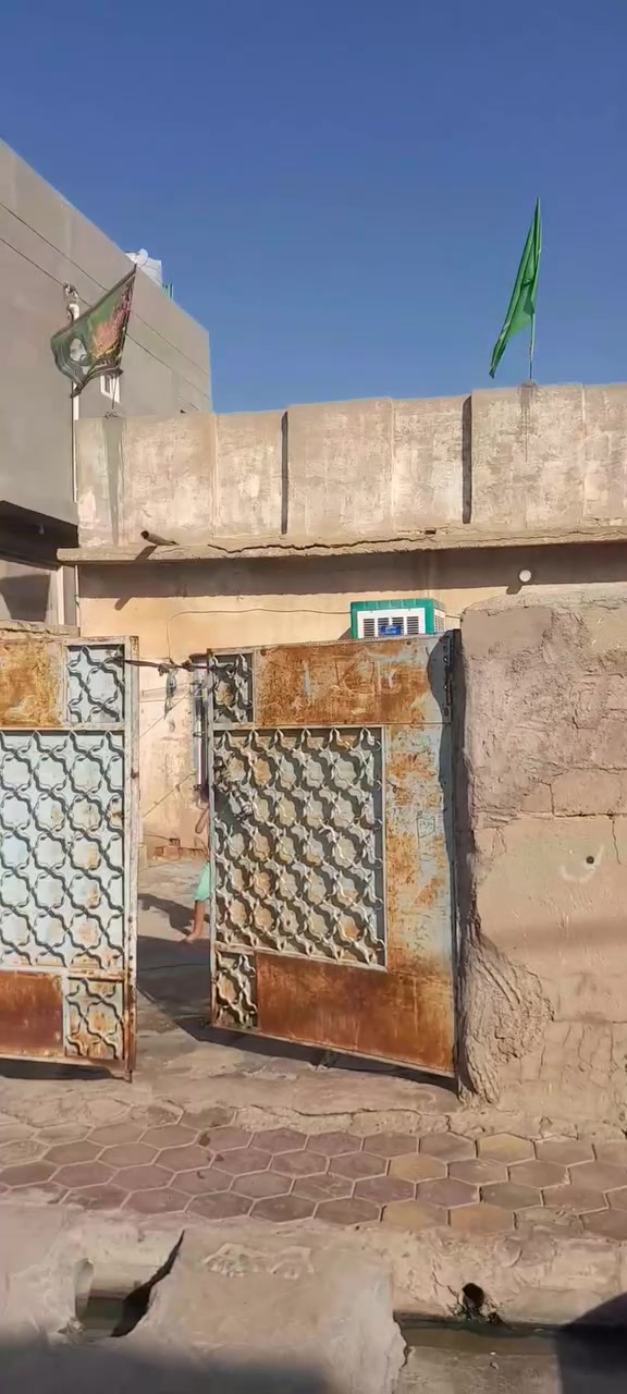 بيت للبيع طابو صرف مساحه ٢٥٥ عنوان الزبيديه حي العسكري بالقرب من بيت غيدان غرفتين نوم وصاله واستقبال وحمامات كامل للعلم انا مكلف بالنشر للستفسار التصال***********
